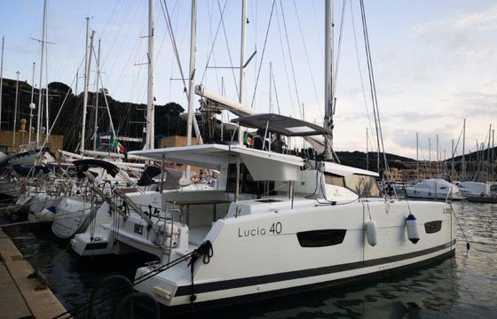 Fountaine Pajot Lucia 40