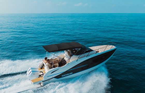 Quicksilver Activ 875 Sundeck