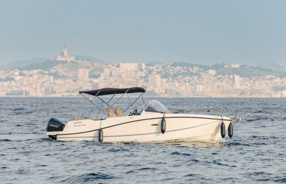 Quicksilver Activ 755 Sundeck