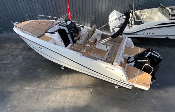 Quicksilver Activ 755 Sundeck