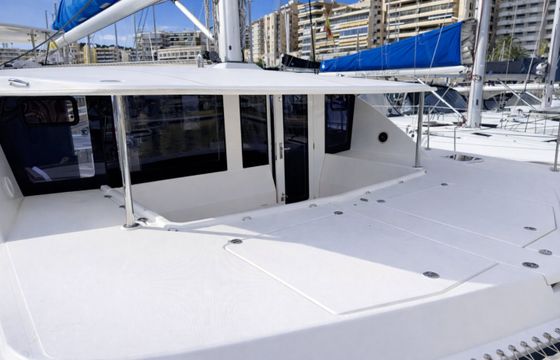 Robertson and Caine Leopard 44
