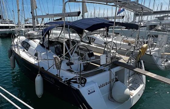 Bénéteau Oceanis 43