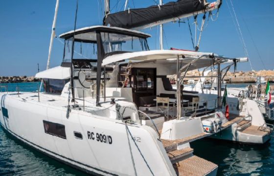 Lagoon 42