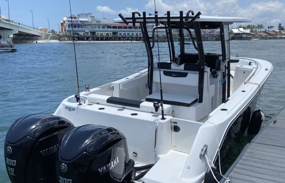Robalo Center Console