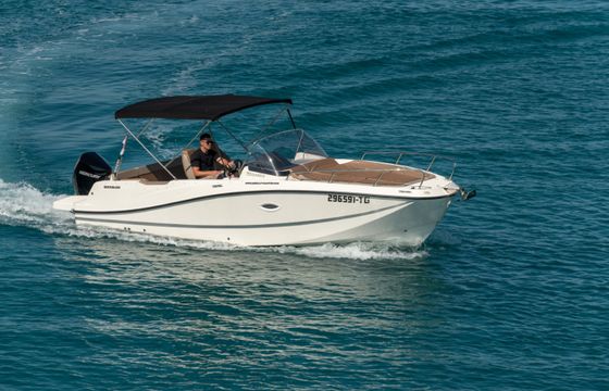 Quicksilver Activ 755 Sundeck