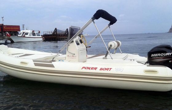 Poker boat