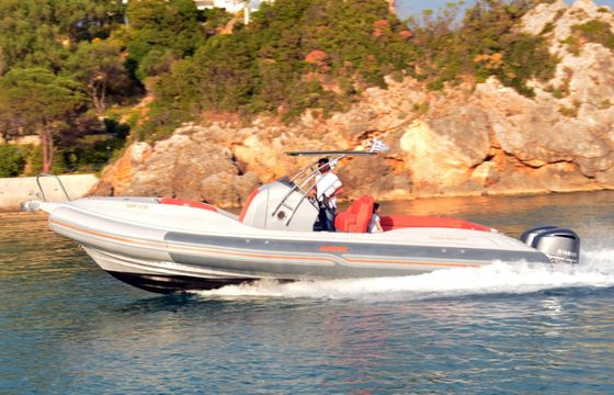 Yamaha Up To 12 Persons and 2 X 300 HP engine