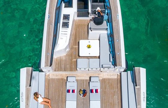 EVO Yachts R4