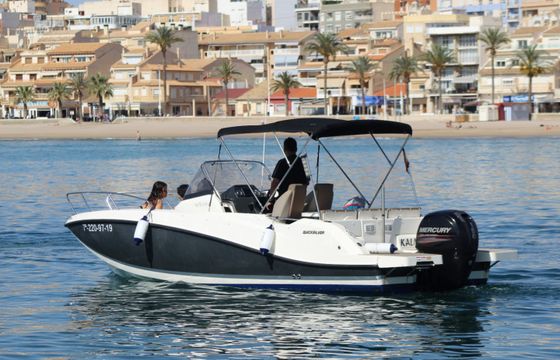Quicksilver Activ 675 Open