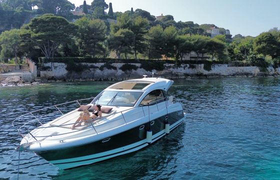Prestige Yachts 590