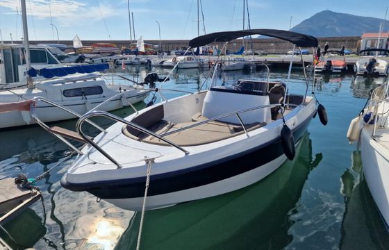 Polyester Yacht MARION 605