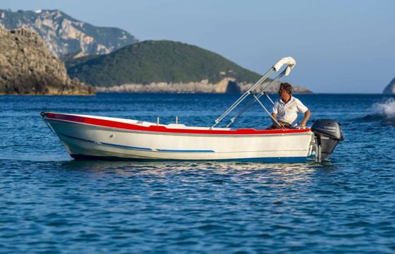 Yamaha Up To 6 Persons, 15 HP engine