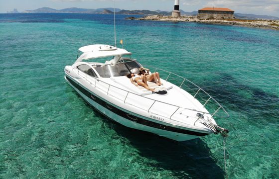 Pershing 37