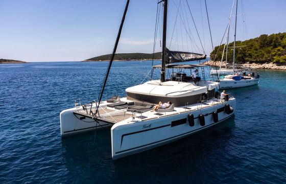 Lagoon 52
