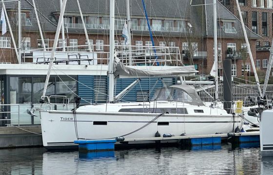 Bavaria Cruiser 37