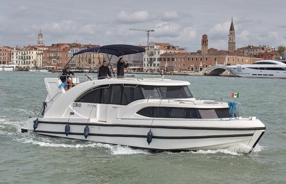 Houseboat Holidays Italia S.R.L. Minuetto 6