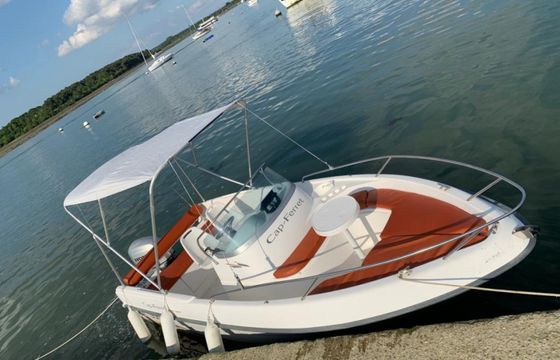 B2 Marine Cap Ferret 552 Sun Deck