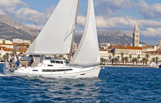 Bavaria Cruiser 37