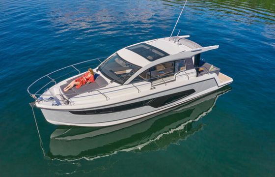 Sealine C335