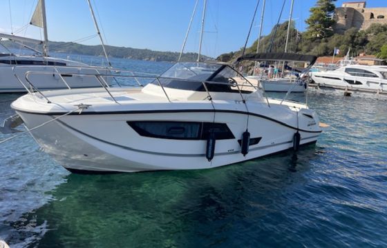 Quicksilver Activ 875 Sundeck