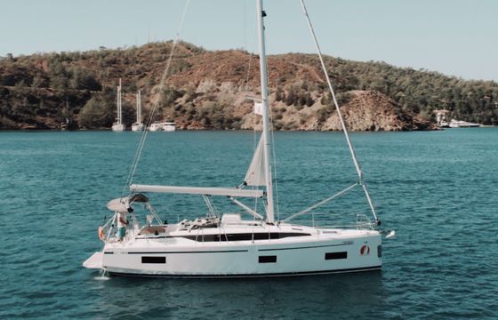 Bavaria C38