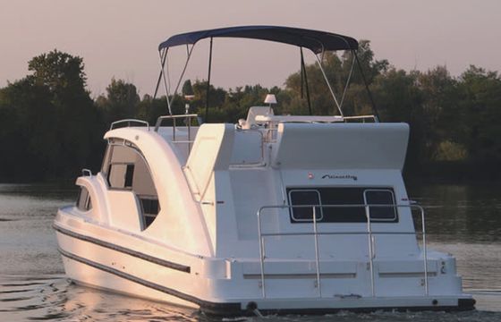 Le Boat Minuetto 8+