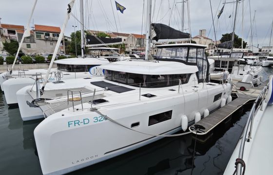 Lagoon 42
