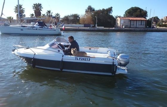 B2 Marine Cap Ferret 452 Cabin Cruiser
