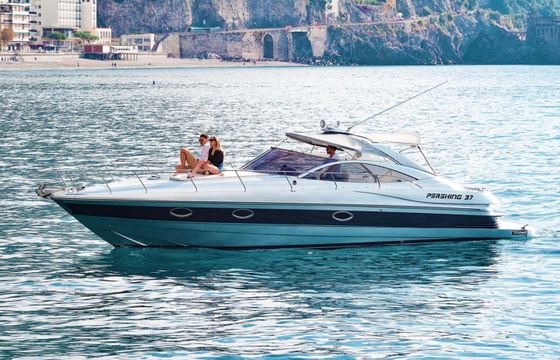 Pershing 37