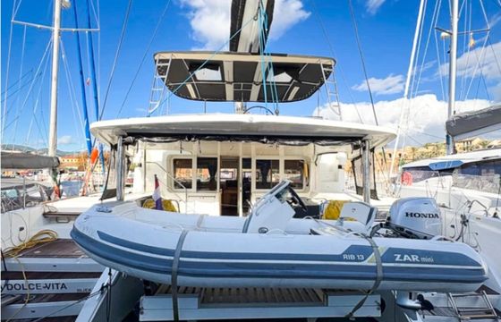 Lagoon 52
