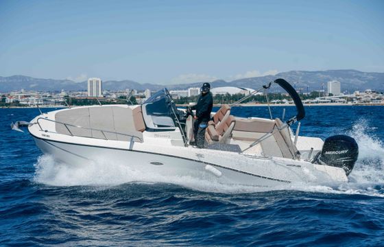 Quicksilver Activ 755 Sundeck