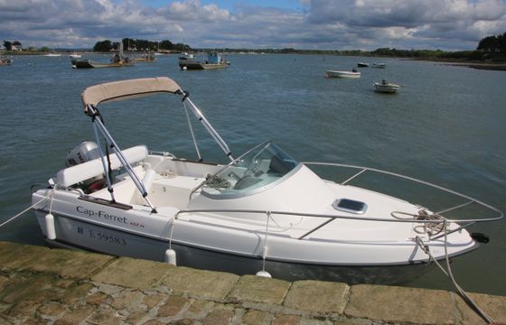 B2 Marine Cap Ferret 452 Cabin Cruiser