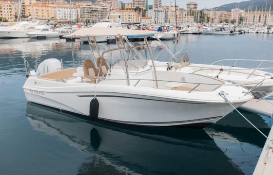 Bénéteau Cap Camarat 7.5 CC