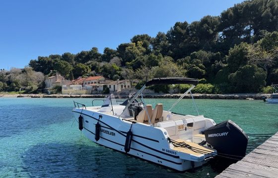 Quicksilver Activ 755 Sundeck