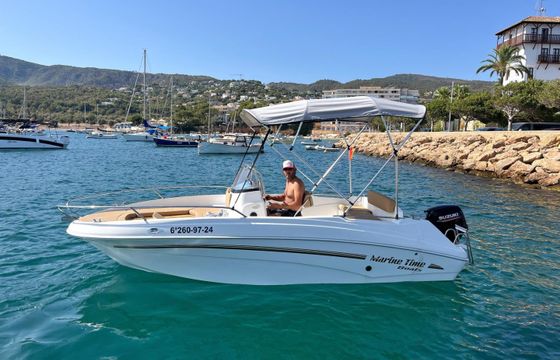 AM Yacht Marine time 560