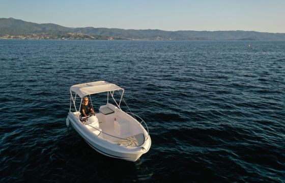 B2 Marine 452 Open