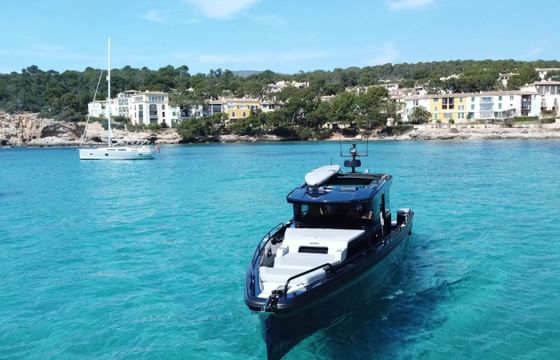Brabus Marine Shadow 900 Deep Blue Cross Cabin