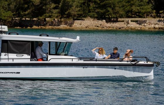 Axopar 28 cabin
