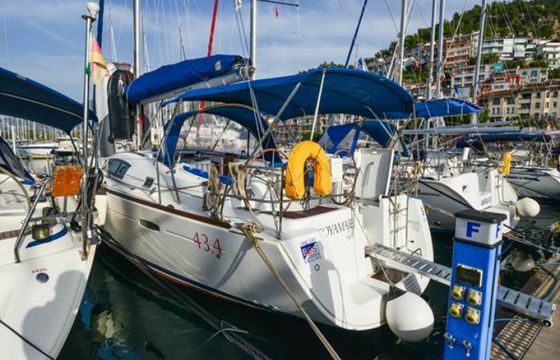 Bénéteau Oceanis 43