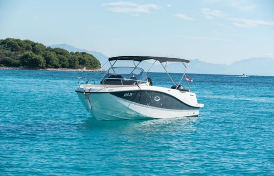 Quicksilver Activ 755 Sundeck