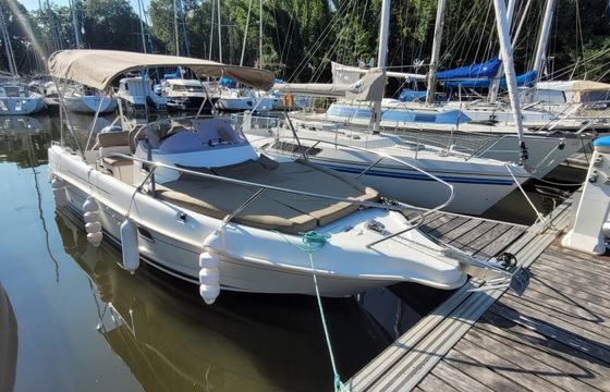 B2 Marine 672 Sun Deck