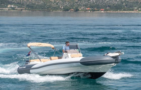 Marlin Boat 790