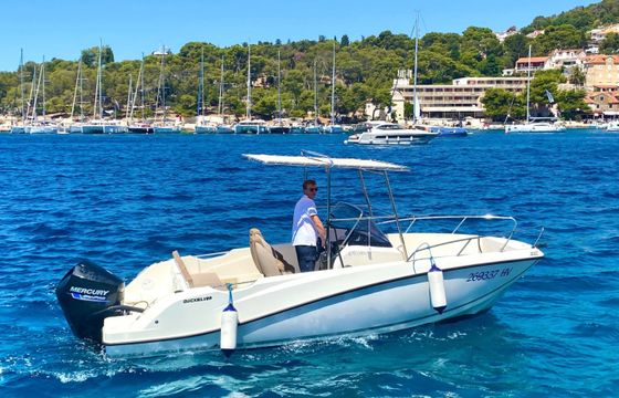 Quicksilver Activ 675 Open