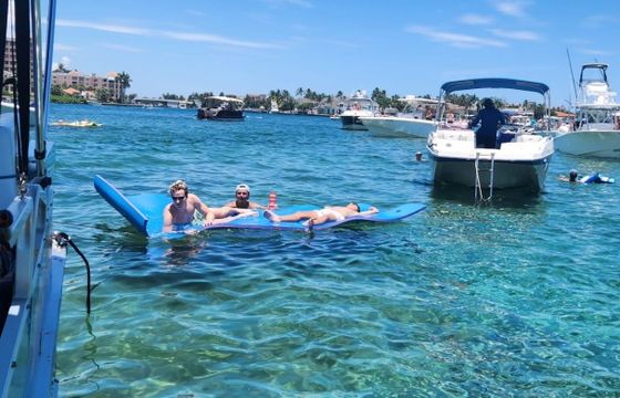 Playbouy Pontoon