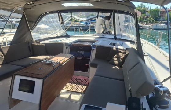 Dufour 530