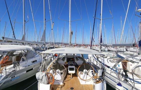 Bavaria Cruiser 37