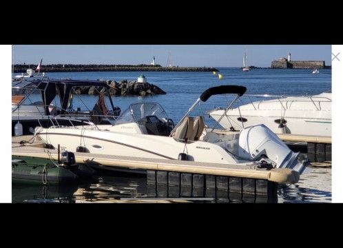 Quicksilver Activ 675 Sundeck