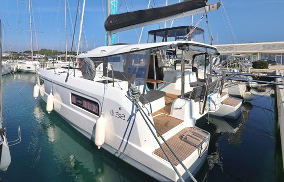 Lagoon 38 OWNER VERSION