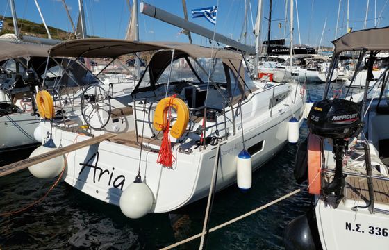 Bénéteau Oceanis 40.1 (3 double and 1 bunk beds)