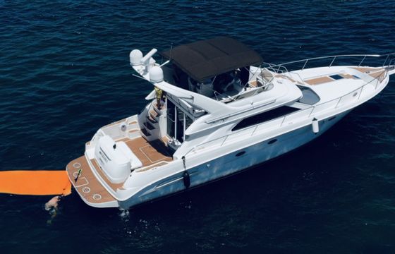 Sea Ray 440 Express Bridge